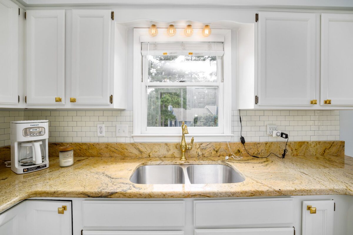 Como decorar a cozinha: revestimento e iluminação