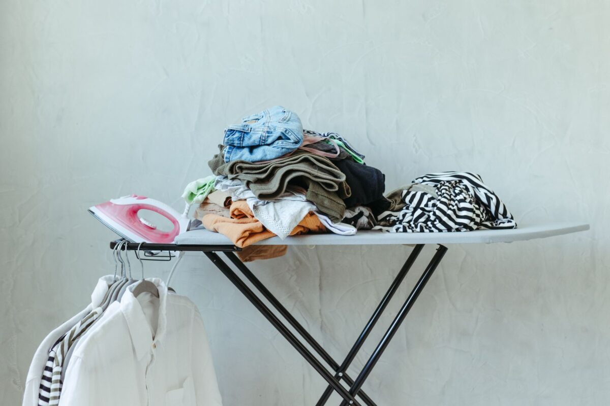 Como passar roupa corretamente: ferro e tábua de passar