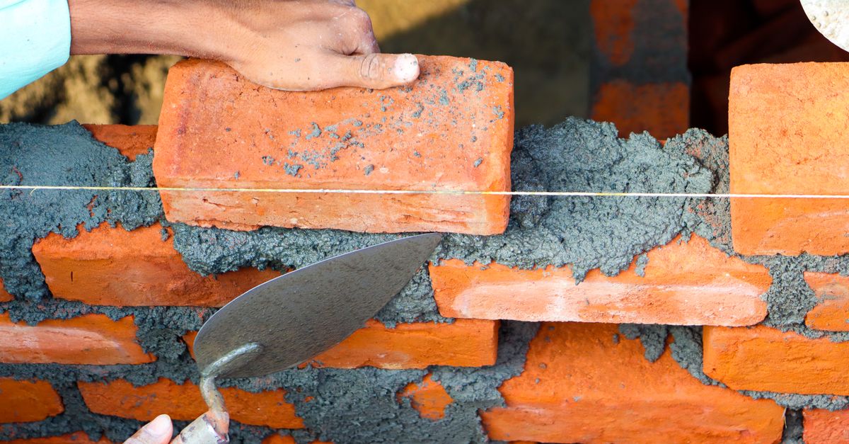 Como Contratar Pedreiro e Mestre de Obras: Guia Completo